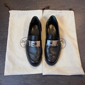Hermes Women’s Hot Loafer Black Leather with kelly metal Hardware Size 38